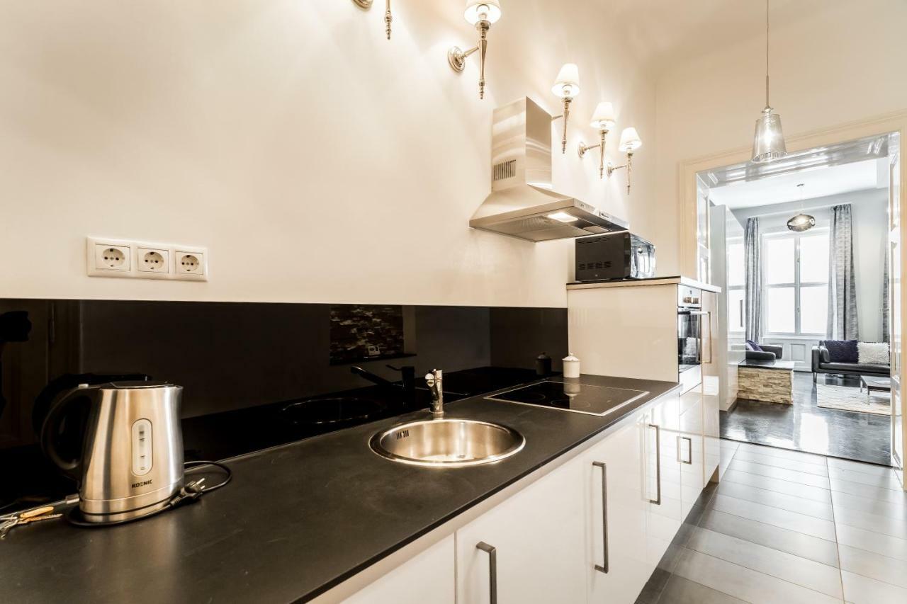 Bpr B&W Elegant Home Boedapest Buitenkant foto