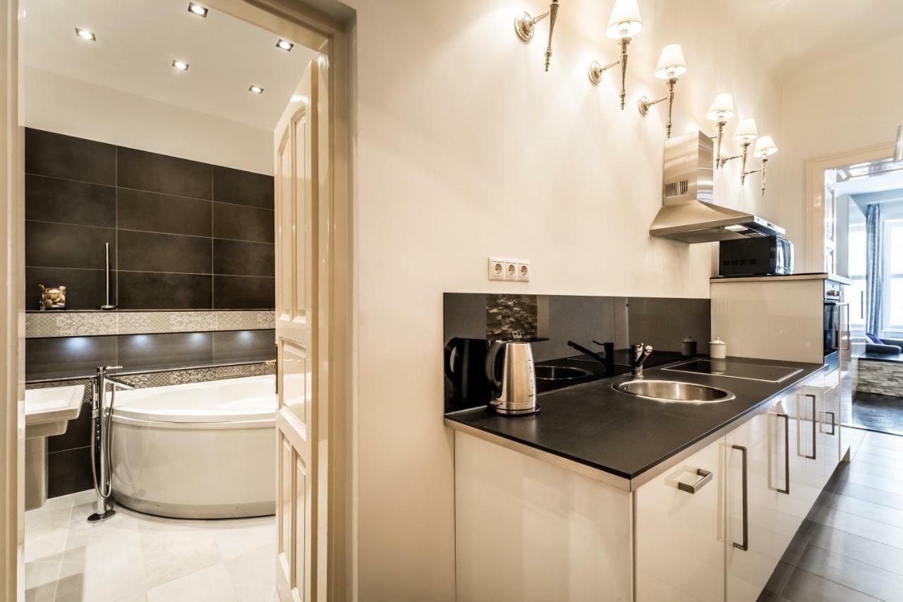 Bpr B&W Elegant Home Boedapest Buitenkant foto