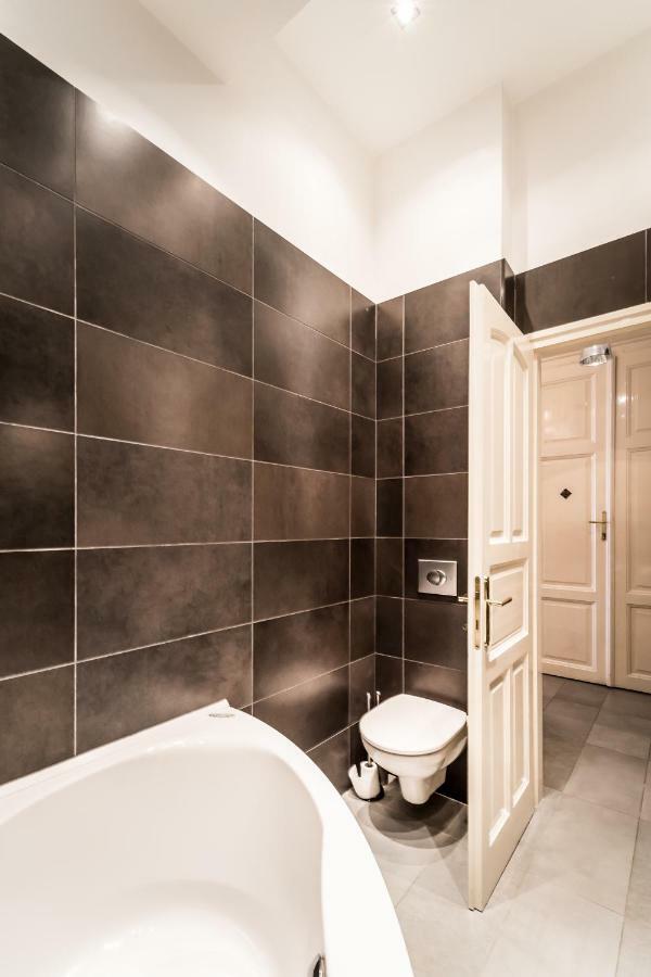 Bpr B&W Elegant Home Boedapest Buitenkant foto