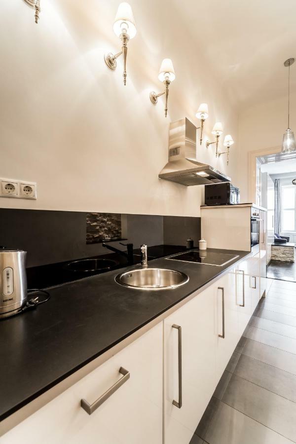 Bpr B&W Elegant Home Boedapest Buitenkant foto